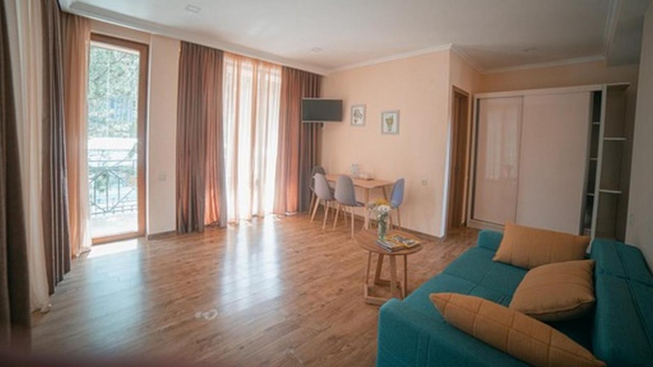 Hotel Szurami Kültér fotó