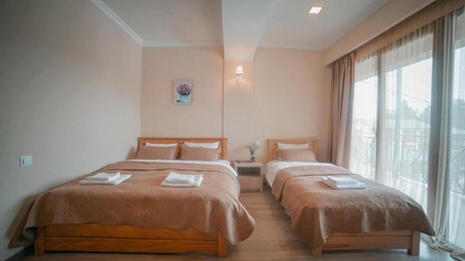 Hotel Szurami Kültér fotó